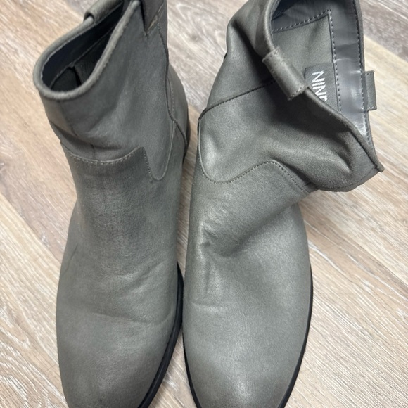 Nine West Solid Gray Size 8.5M Closed Toe Ankle Shaft Zip In Back - Picture 12 of 12